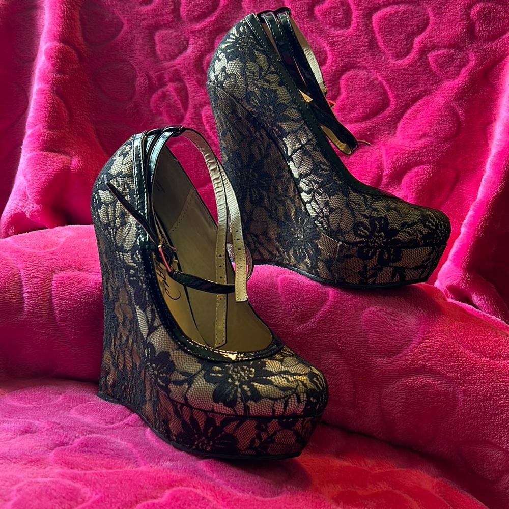 Priviledged Lace Covered Platform Pumps